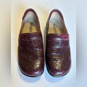 Alegria by PG Lite Keli Embossed Rose Leather Clogs Burgundy EU 37 US 7-7.5